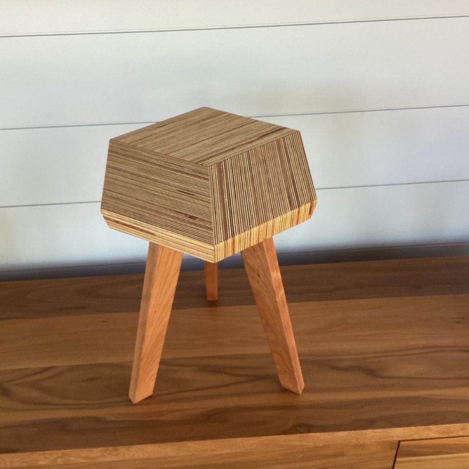 Tabouret | Cerisier et contreplaqué