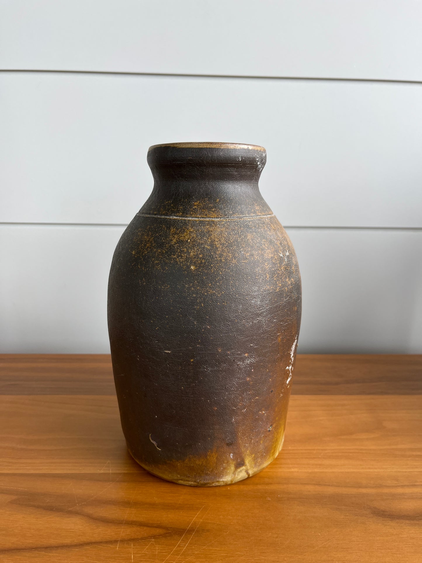 Vase en faïence vintage de taille moyenne | Patine brune