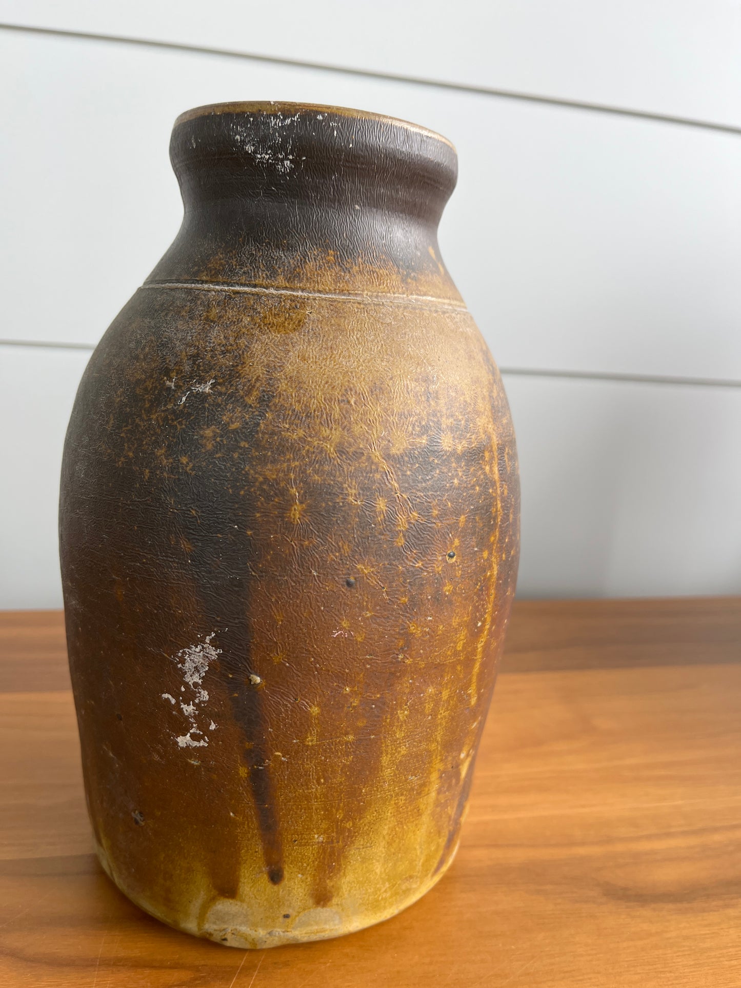 Vase en faïence vintage de taille moyenne | Patine brune