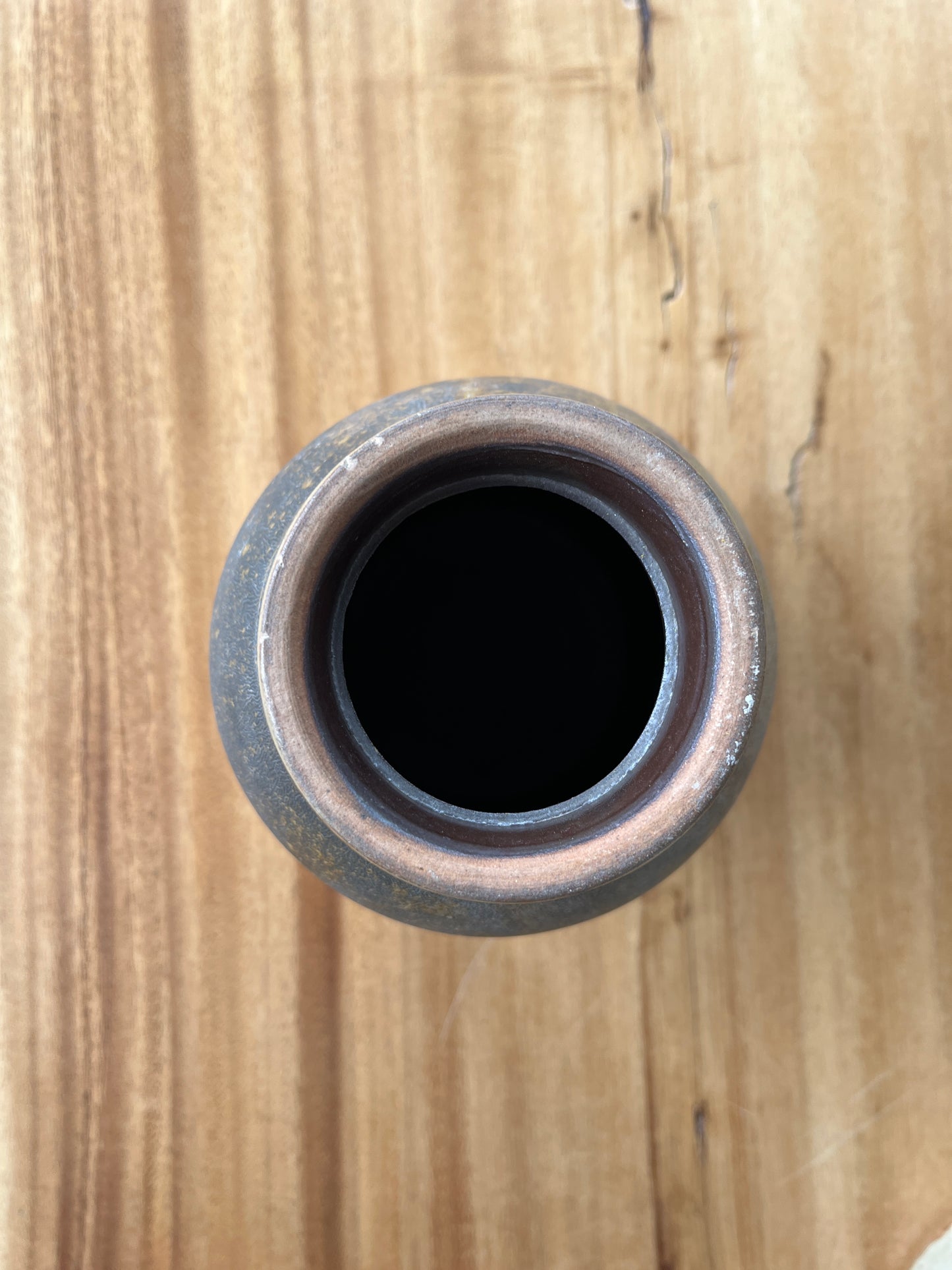 Vase en faïence vintage de taille moyenne | Patine brune