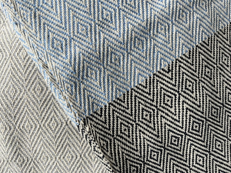 Écharpe Muskoka | Coton tissé à la main | Bleu multicolore