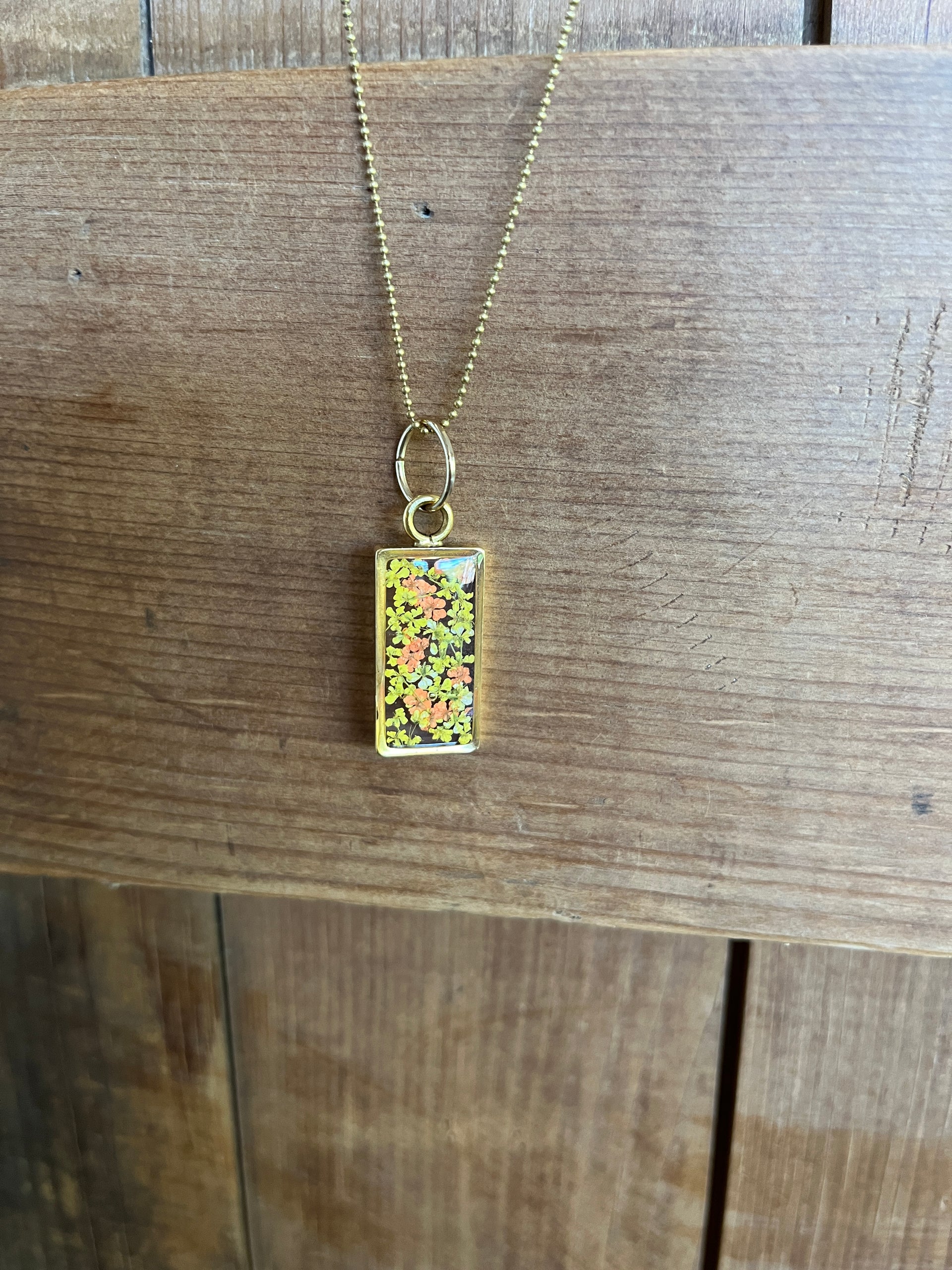 Medium Necklace with Preserved Flowers | Assorted Colours