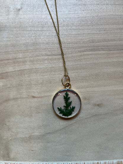 Collier Hexagone | Grande Fougère en Dentelle Dorée