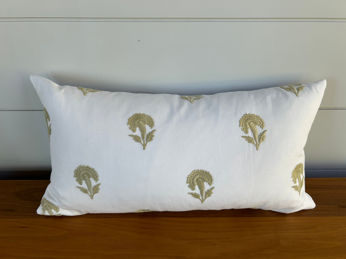Coussin lombaire | Chartreuse brodée